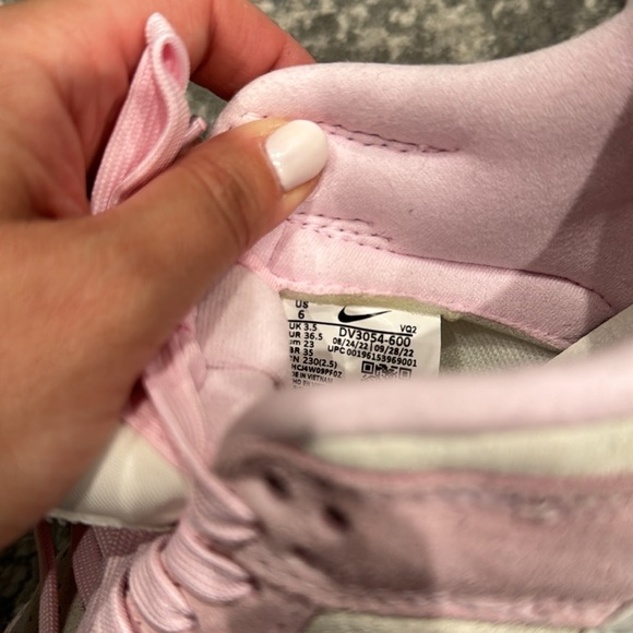 Pink Foam Dunks - Picture 7 of 7